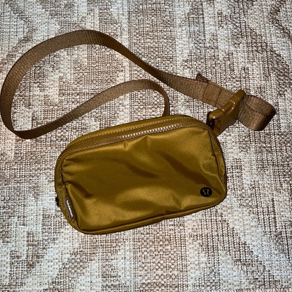Lululemon belt bag- burnt caramel